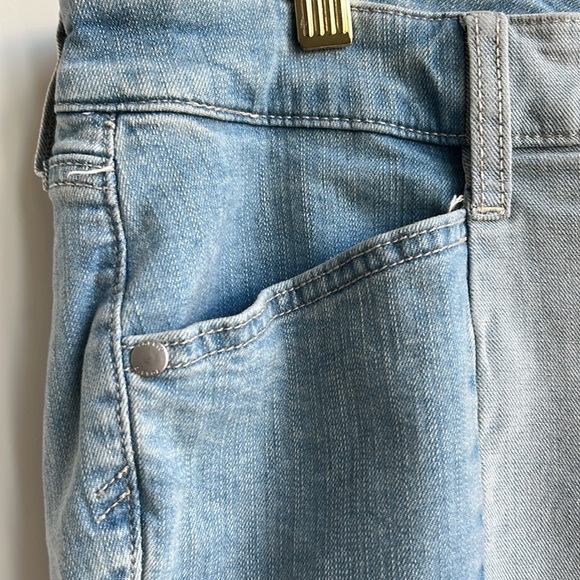 TORRID Contrast Panel Mid Rise Shortie Short - Vintage Stretch - Picture 6 of 16